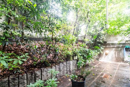 Casa de condomínio à venda com 650m², 5 quartos e 8 vagasQuintal