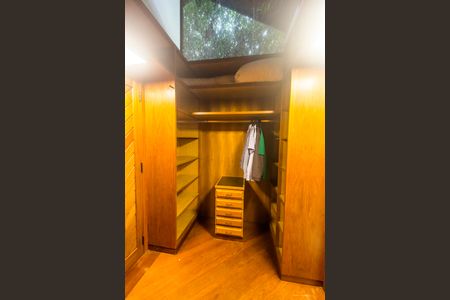 Casa de condomínio à venda com 650m², 5 quartos e 8 vagasCloset da Suíte 1