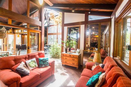 Casa de condomínio à venda com 650m², 5 quartos e 8 vagasSala