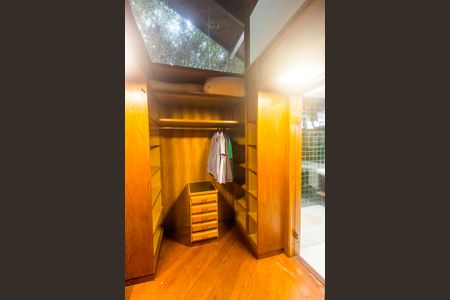 Casa de condomínio à venda com 650m², 5 quartos e 8 vagasCloset da Suíte 1