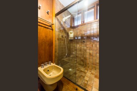 Casa de condomínio à venda com 650m², 5 quartos e 8 vagasBanheiro da Suíte 2