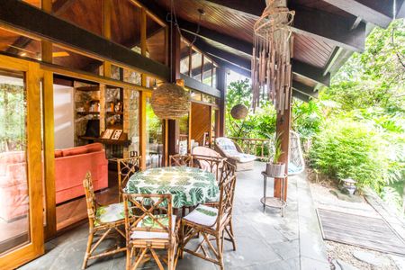 Casa de condomínio à venda com 650m², 5 quartos e 8 vagasVaranda