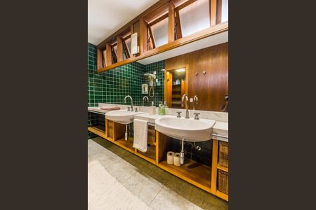 Casa de condomínio à venda com 650m², 5 quartos e 8 vagasBanheiro da Suíte 1