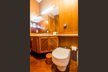 Casa de condomínio à venda com 650m², 5 quartos e 8 vagasBanheiro