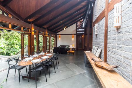 Casa de condomínio à venda com 650m², 5 quartos e 8 vagasSala