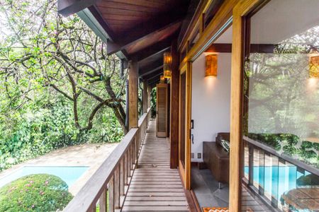 Casa de condomínio à venda com 650m², 5 quartos e 8 vagasVaranda