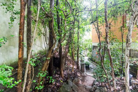 Casa de condomínio à venda com 650m², 5 quartos e 8 vagasQuintal