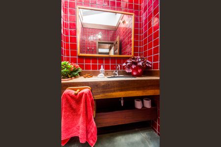 Casa de condomínio à venda com 650m², 5 quartos e 8 vagasLavabo