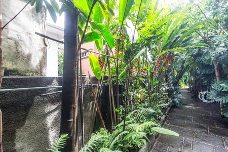 Casa de condomínio à venda com 650m², 5 quartos e 8 vagasQuintal