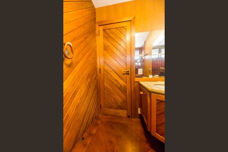 Casa de condomínio à venda com 650m², 5 quartos e 8 vagasBanheiro