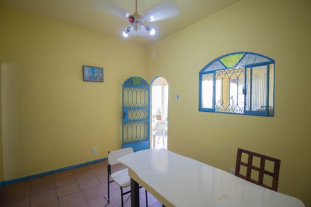 Sala de casa para alugar com 2 quartos, 60m² em Jardim Nova República, São Gonçalo