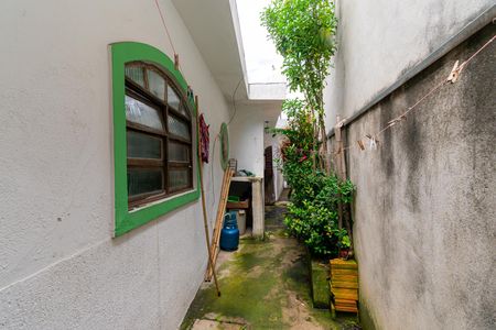 Casa à venda com 86m², 2 quartos e 2 vagasCorredor Externo