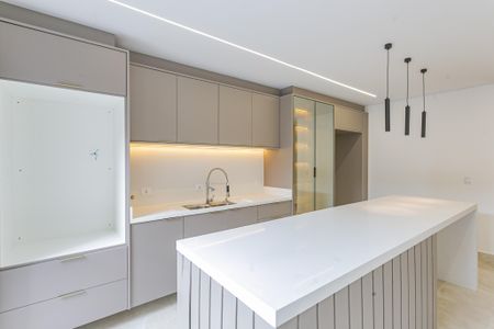 Casa à venda com 205m², 4 quartos e 2 vagas Casa à venda com 205m², 4 quartos e 2 vagasCozinha