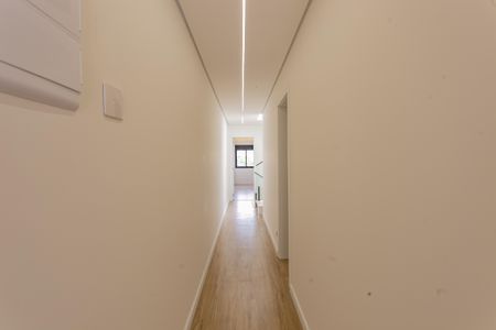 Casa à venda com 205m², 4 quartos e 2 vagas Casa à venda com 205m², 4 quartos e 2 vagasCorredor