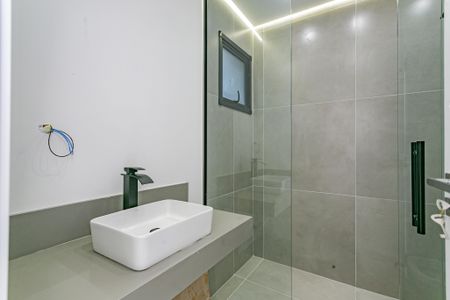 Casa à venda com 205m², 4 quartos e 2 vagas Casa à venda com 205m², 4 quartos e 2 vagasBanheiro da Suíte 3