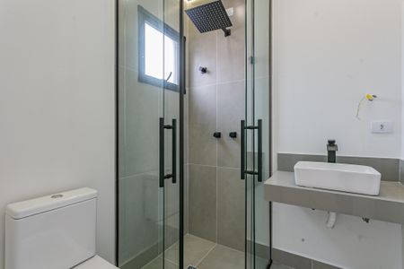 Casa à venda com 205m², 4 quartos e 2 vagas Casa à venda com 205m², 4 quartos e 2 vagasBanheiro da Suíte 1