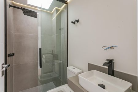 Casa à venda com 205m², 4 quartos e 2 vagas Casa à venda com 205m², 4 quartos e 2 vagasBanheiro Social