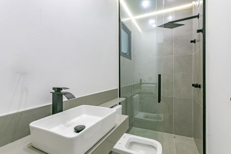 Casa à venda com 205m², 4 quartos e 2 vagas Casa à venda com 205m², 4 quartos e 2 vagasBanheiro da Suíte 2