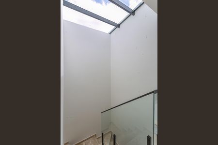 Casa à venda com 205m², 4 quartos e 2 vagas Casa à venda com 205m², 4 quartos e 2 vagasEscada