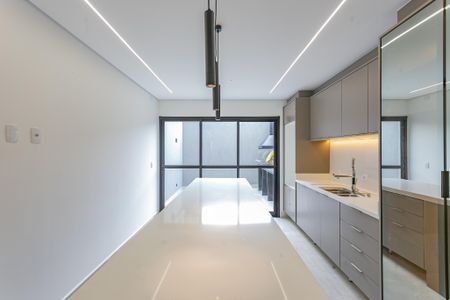 Cozinha de casa à venda com 4 quartos, 205m² em Vila Gumercindo, São Paulo