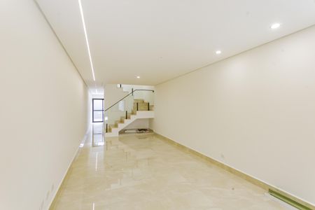 Sala de casa à venda com 4 quartos, 205m² em Vila Gumercindo, São Paulo