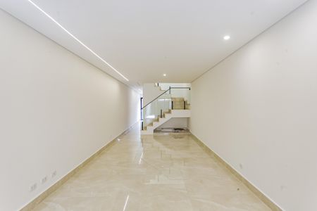 Casa à venda com 205m², 4 quartos e 2 vagas Casa à venda com 205m², 4 quartos e 2 vagasSala
