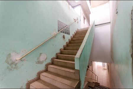 Casa para alugar com 150m², 2 quartos e sem vagaEscada