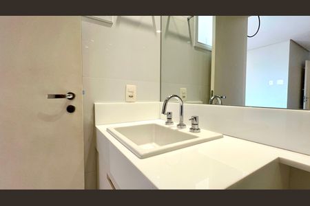 Apartamento à venda com 108m², 2 quartos e 2 vagasBanheiro da Suíte 2