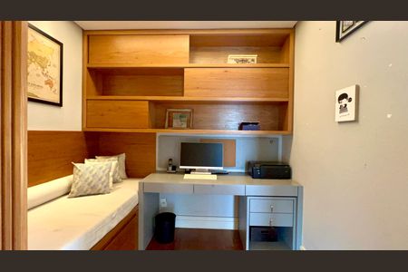 Apartamento à venda com 108m², 2 quartos e 2 vagasEscritório