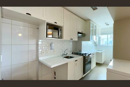 Apartamento à venda com 108m², 2 quartos e 2 vagasCozinha