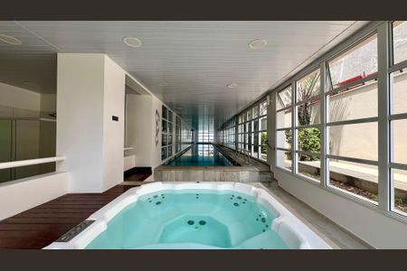 Apartamento à venda com 108m², 2 quartos e 2 vagasHidromassagem 