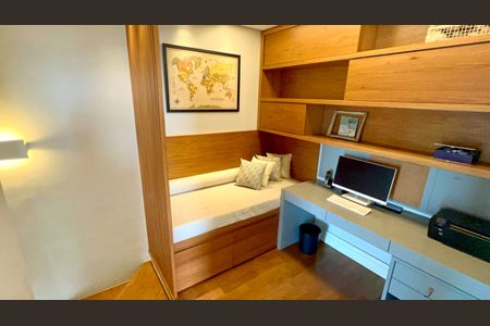 Apartamento à venda com 108m², 2 quartos e 2 vagasEscritório