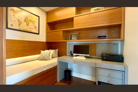 Apartamento à venda com 108m², 2 quartos e 2 vagasEscritório