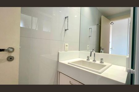 Apartamento à venda com 108m², 2 quartos e 2 vagasBanheiro da Suíte 1