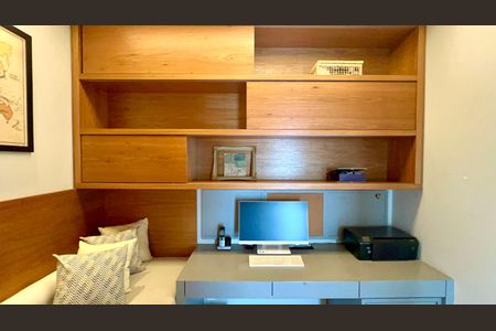 Apartamento à venda com 108m², 2 quartos e 2 vagasEscritório