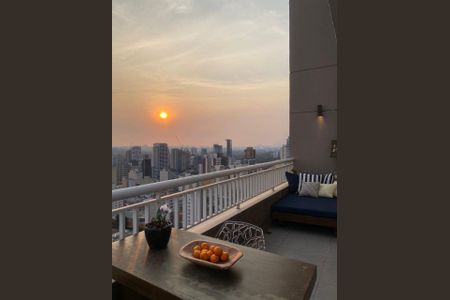 Apartamento à venda com 108m², 2 quartos e 2 vagasFoto 02