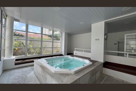 Apartamento à venda com 108m², 2 quartos e 2 vagasHidromassagem 