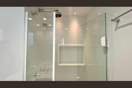 Apartamento à venda com 108m², 2 quartos e 2 vagasBanheiro da Suíte 2