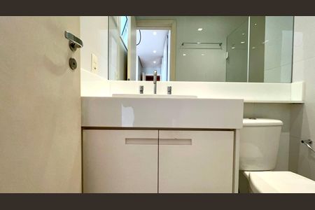 Apartamento à venda com 108m², 2 quartos e 2 vagasBanheiro da Suíte 2