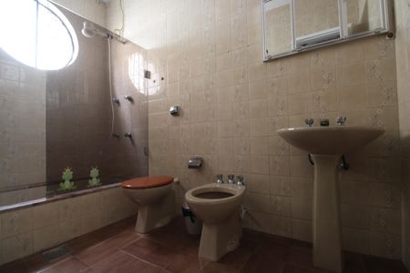 Casa para alugar com 225m², 3 quartos e 5 vagasBanheiro da suíte