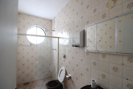 Casa para alugar com 225m², 3 quartos e 5 vagasBanheiro social