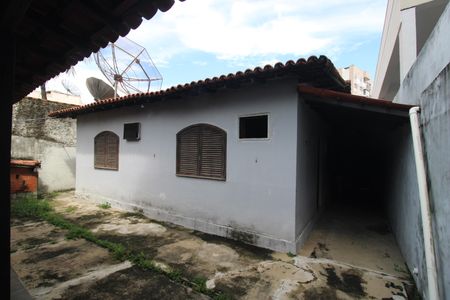 Casa para alugar com 225m², 3 quartos e 5 vagasFundos