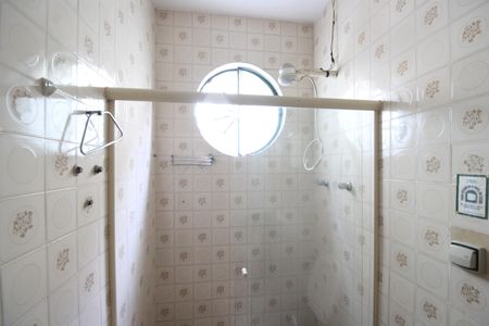 Casa para alugar com 225m², 3 quartos e 5 vagasBanheiro social