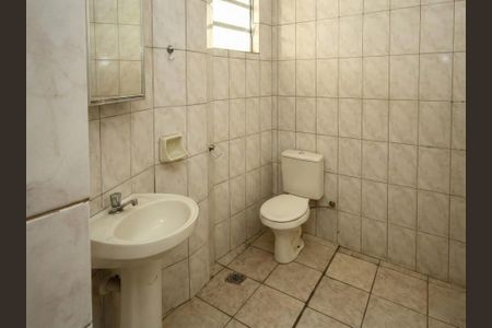 Banheiro de casa para alugar com 2 quartos, 60m² em Vila Divina Pastora, São Paulo