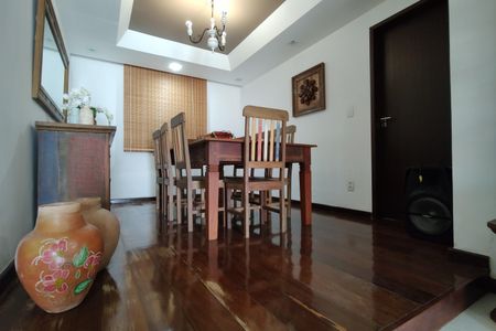 Casa de condomínio para alugar com 306m², 3 quartos e 2 vagasSala