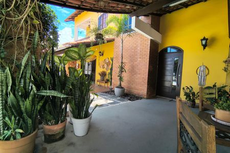 Casa de condomínio para alugar com 306m², 3 quartos e 2 vagasQuintal