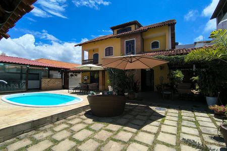 Casa de condomínio para alugar com 306m², 3 quartos e 2 vagasQuintal