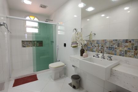 Casa de condomínio para alugar com 306m², 3 quartos e 2 vagasBanheiro Social