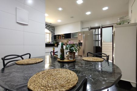 Casa de condomínio para alugar com 306m², 3 quartos e 2 vagasCozinha - Armários