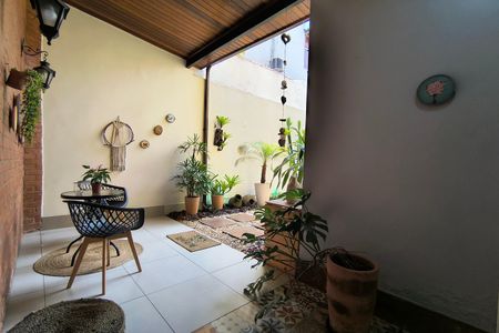 Casa de condomínio para alugar com 306m², 3 quartos e 2 vagasQuintal